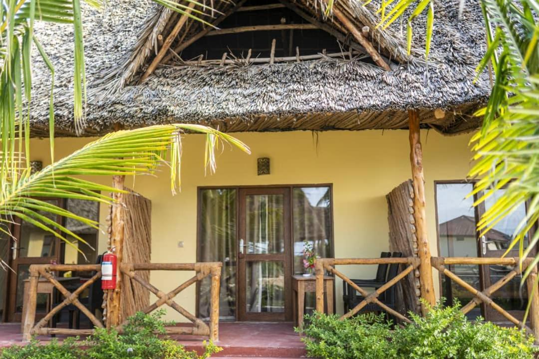 Weavers Lodge Pongwe Exterior foto